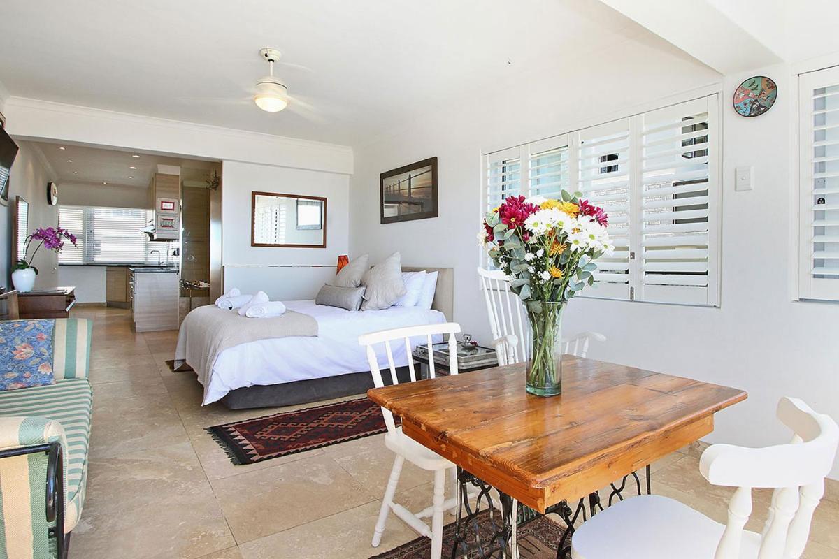 Dolphin Bay Studio With Sea Views Kaapstad Buitenkant foto