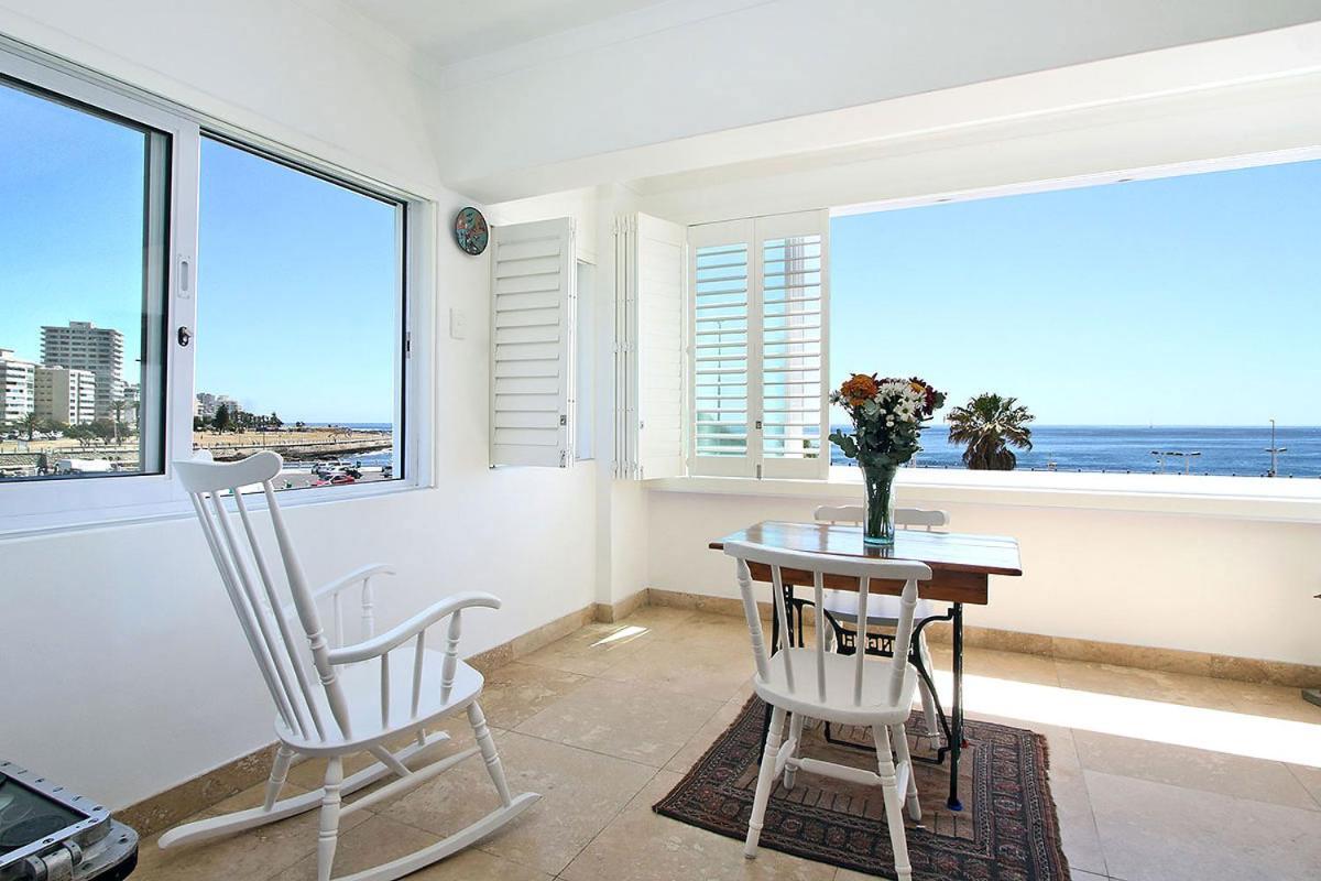 Dolphin Bay Studio With Sea Views Kaapstad Buitenkant foto